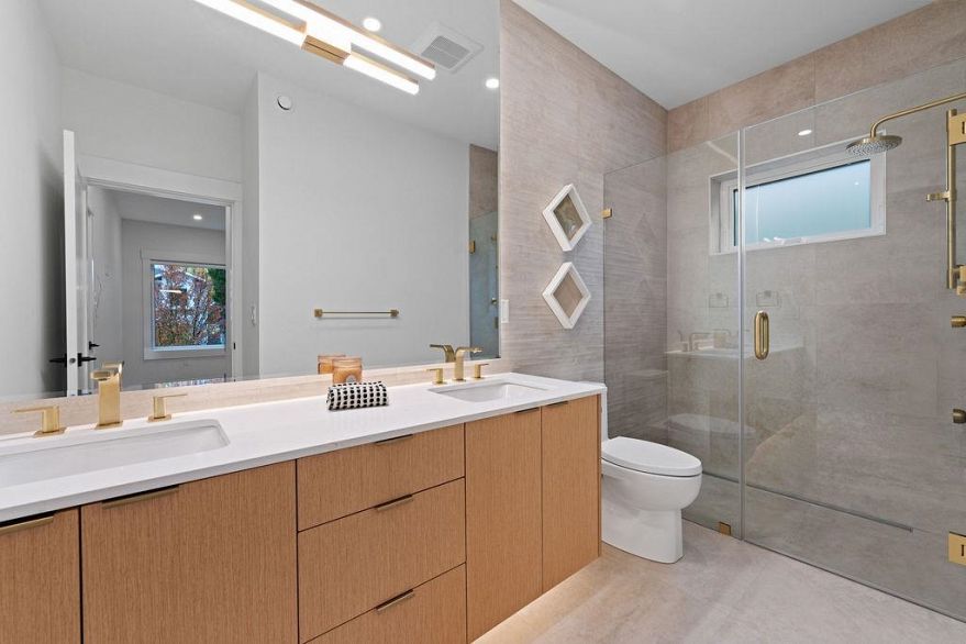 1 4549 W 11th Avenue