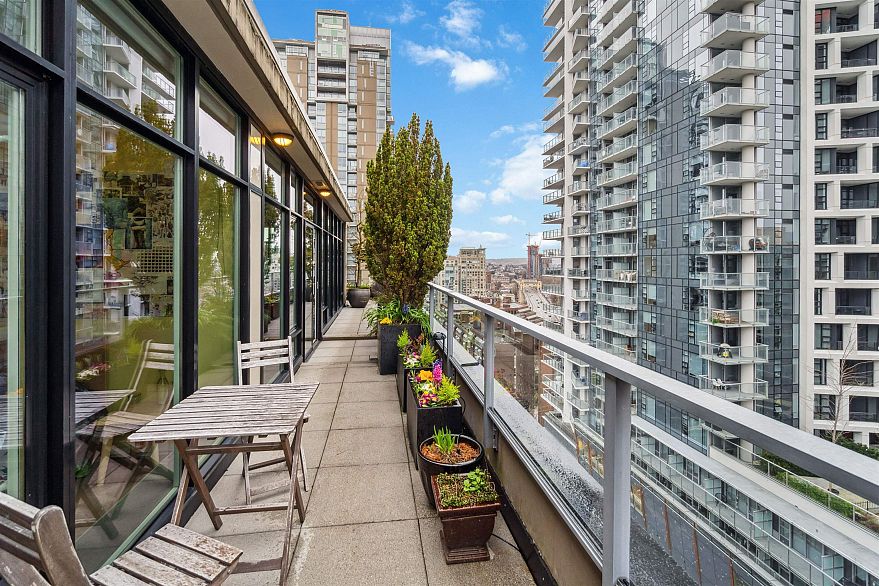 1601 1252 Hornby Street