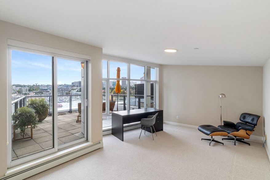 805 1383 Marinaside Crescent