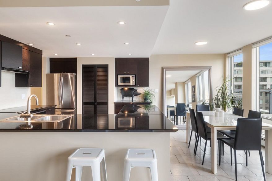 805 1383 Marinaside Crescent