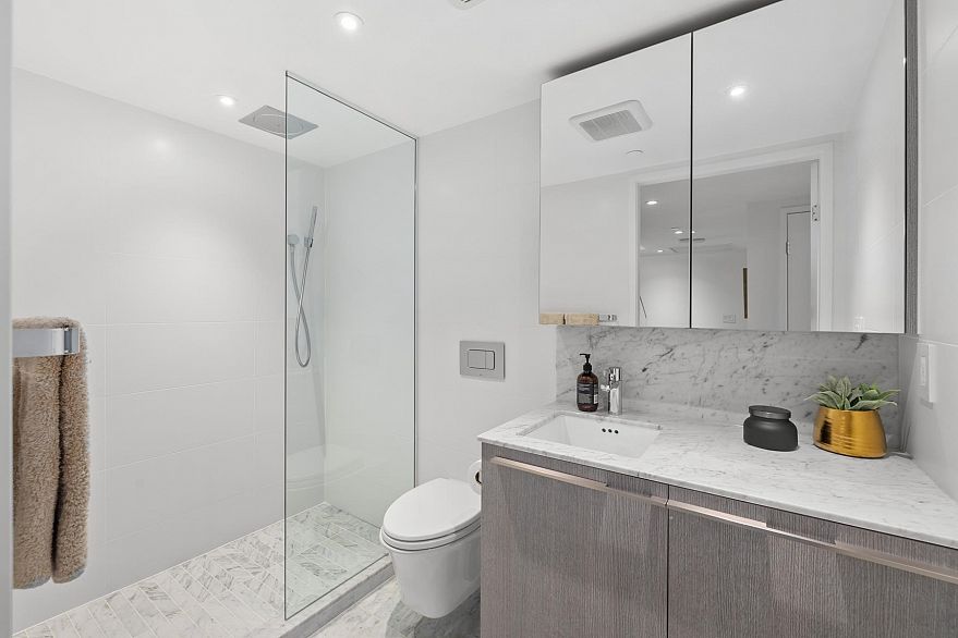 2208 1111 Richards Street