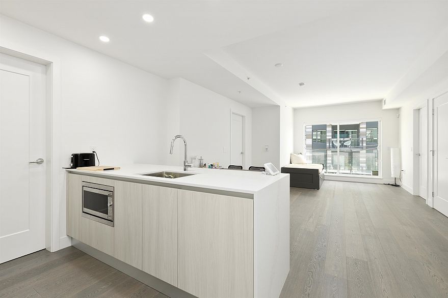 205 488 W 58th Avenue