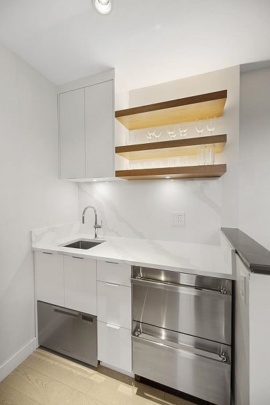 211 1961 Collingwood Street