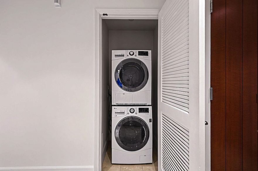 1503 323 Jervis Street