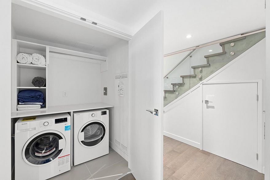 2208 1111 Richards Street