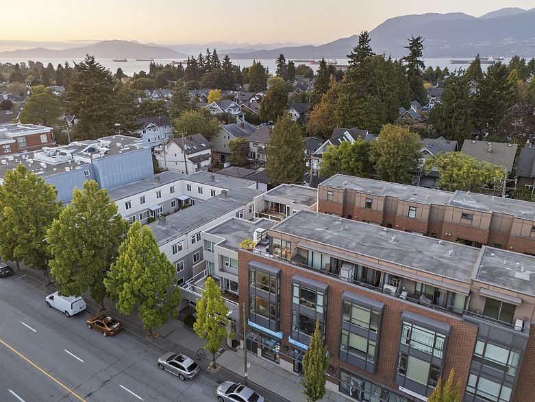 211 1961 Collingwood Street