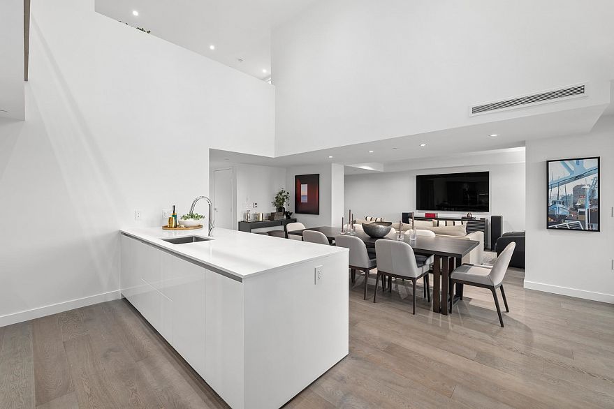 2208 1111 Richards Street