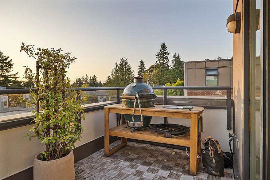 211 1961 Collingwood Street