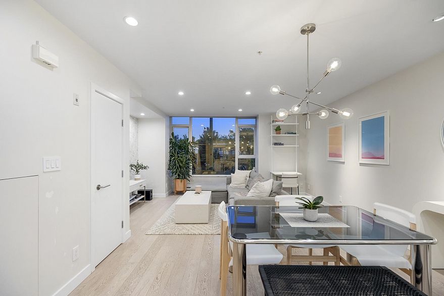 211 1961 Collingwood Street