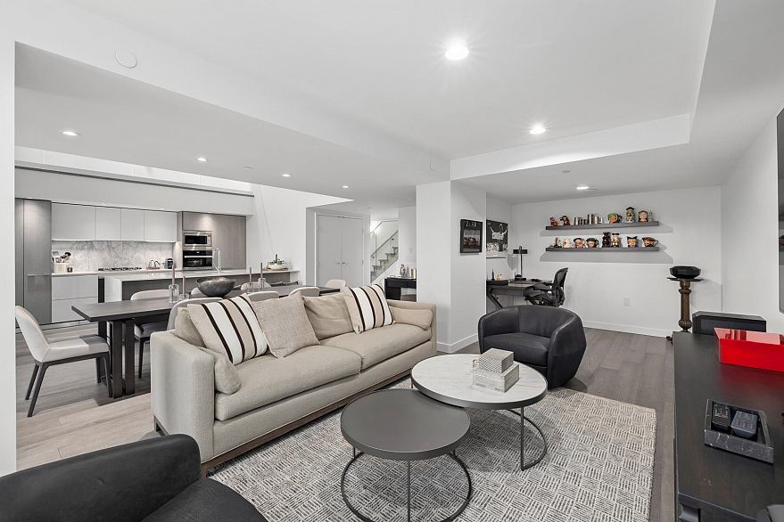 2208 1111 Richards Street