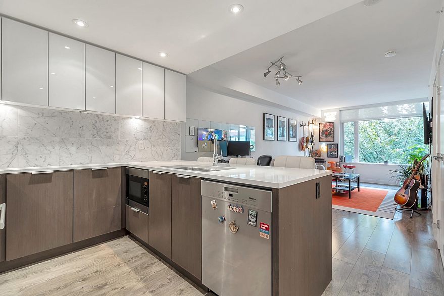 312 110 Switchmen Street