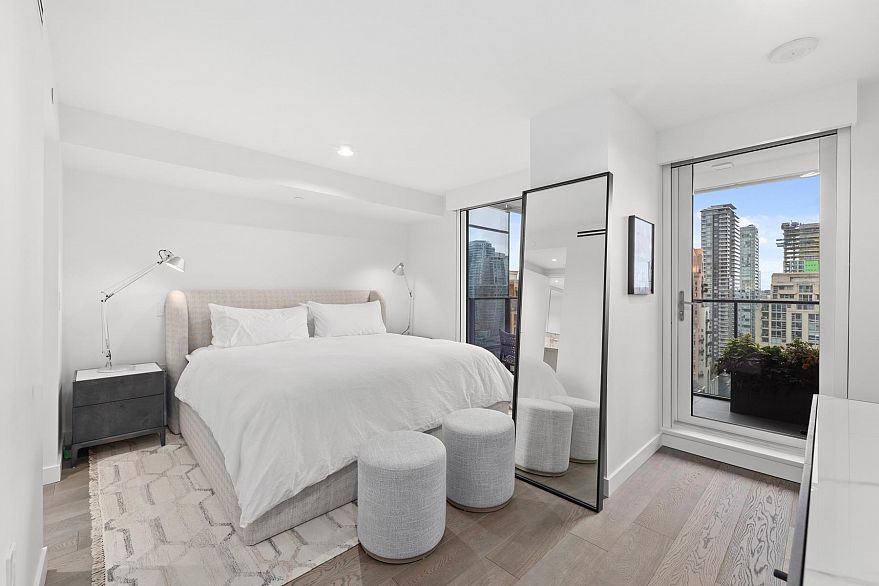 2208 1111 Richards Street