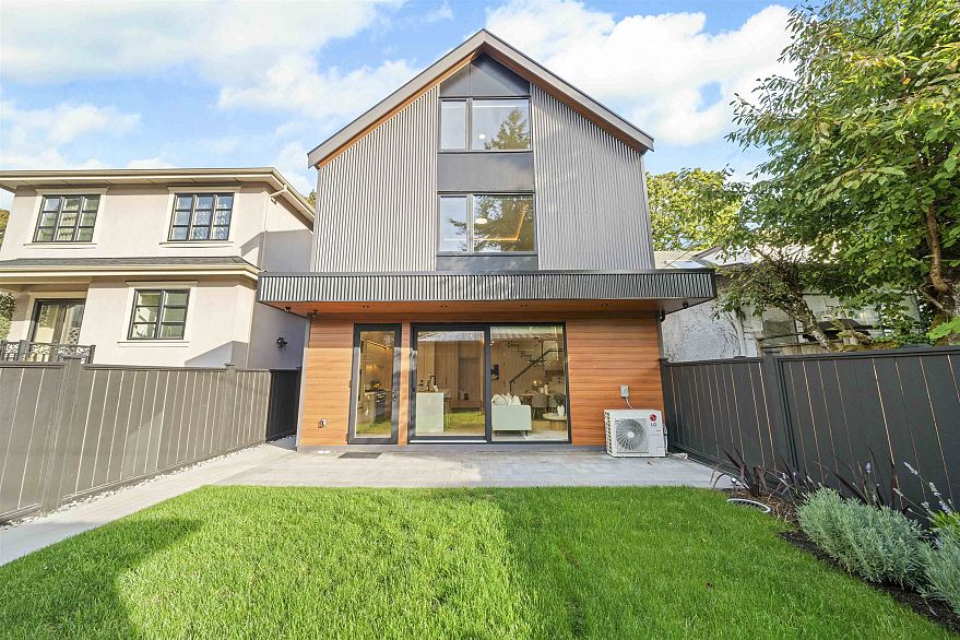 2 3466 W 22nd Avenue