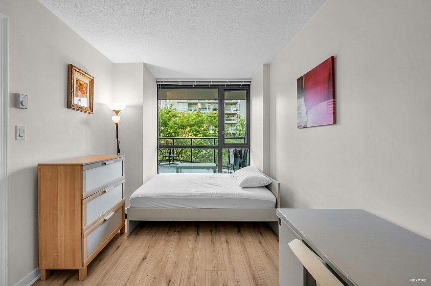 201 1367 Alberni Street