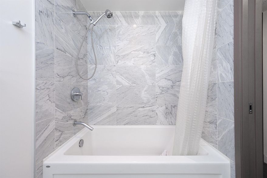 1115 68 Smithe Street