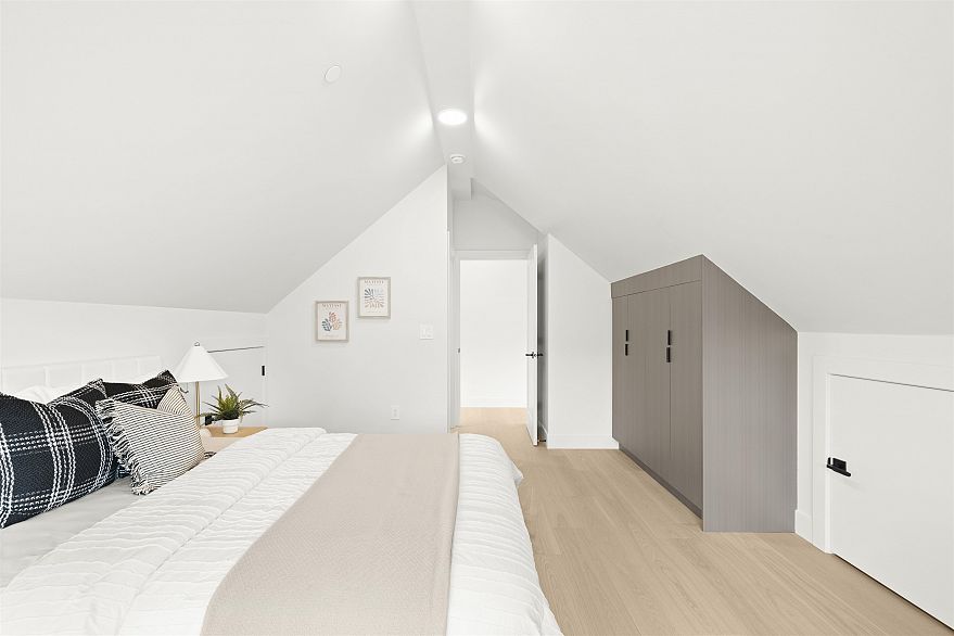 2 3466 W 22nd Avenue