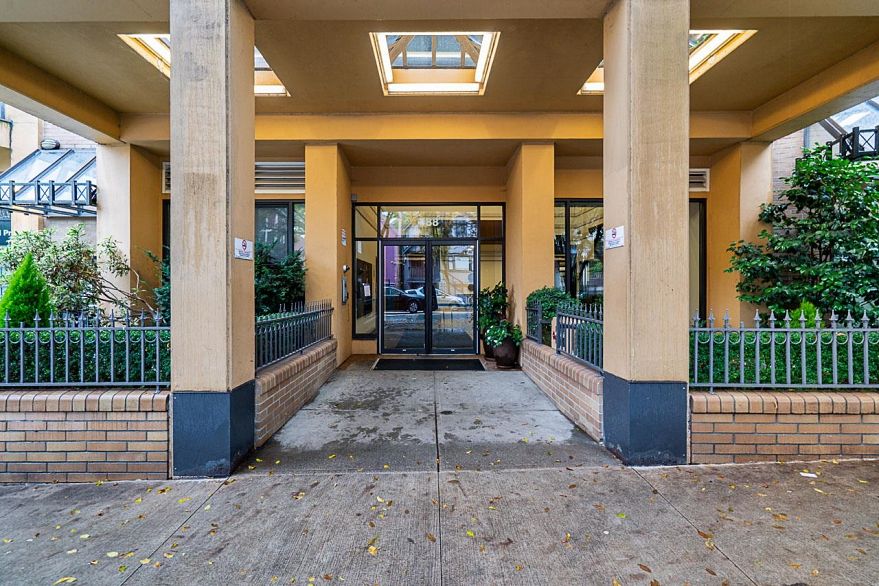 807-488 Helmcken Street