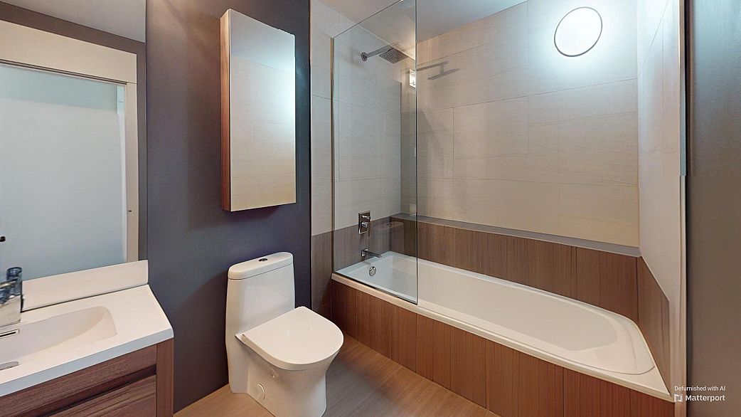 403 985 W 10th Avenue