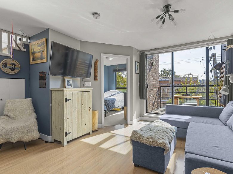 PH20 2150 E Hastings Street