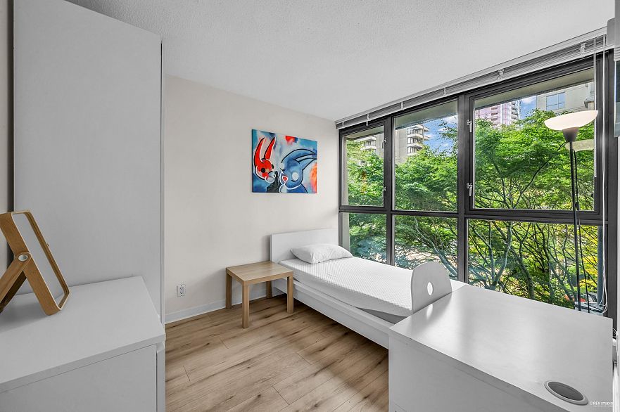 201 1367 Alberni Street