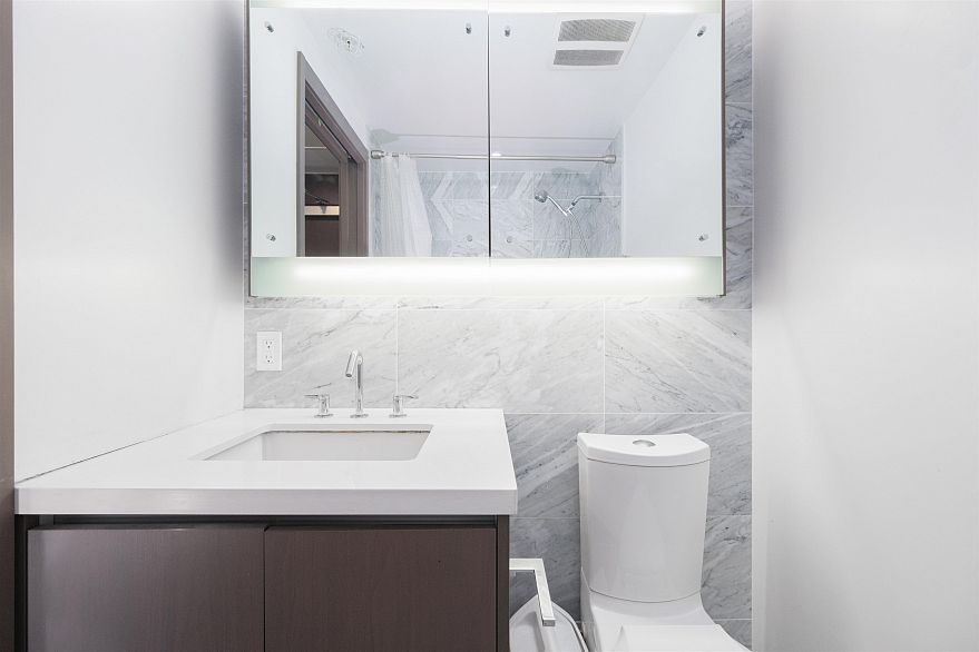 1115 68 Smithe Street