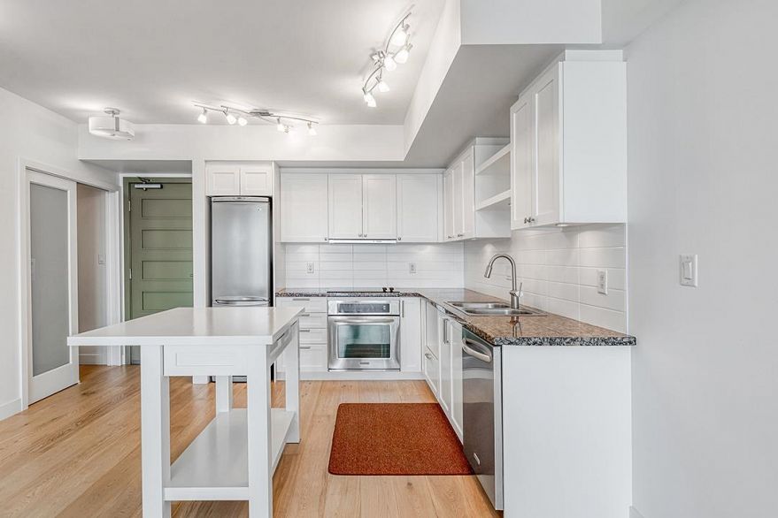 PH802 2228 W Broadway