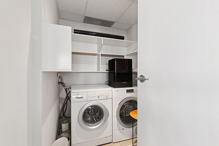 3309 1111 Alberni Street