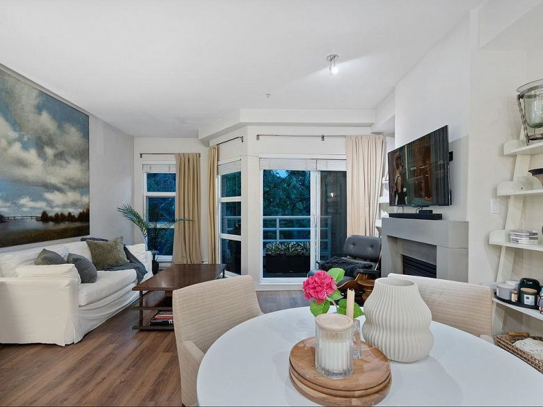 361 5790 East Boulevard