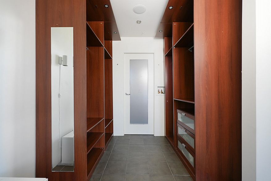 2103 907 Beach Avenue