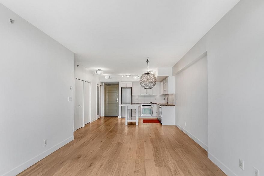 PH802 2228 W Broadway