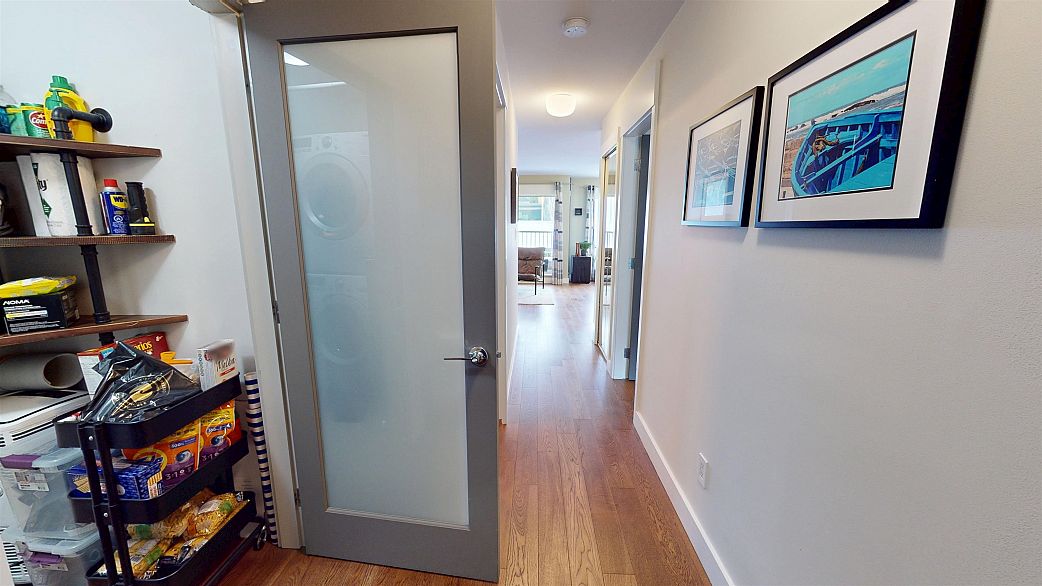 403 985 W 10th Avenue