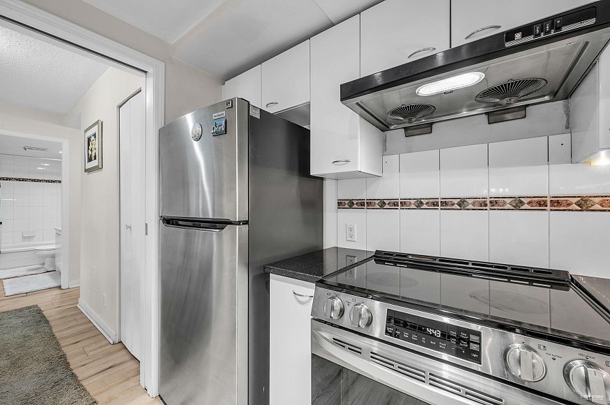 201 1367 Alberni Street