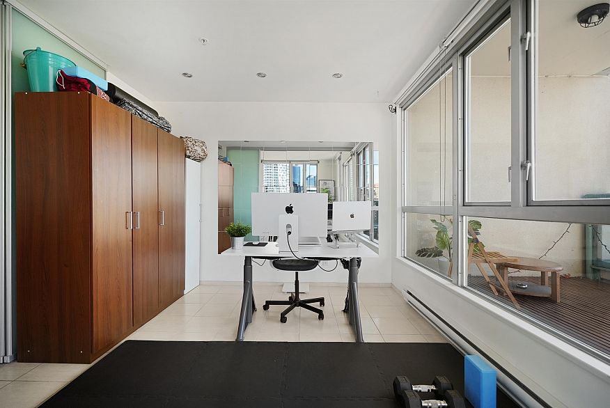 2103 907 Beach Avenue