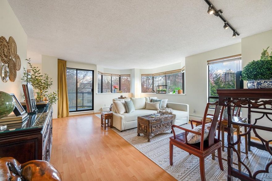 4A 1568 W 12th Avenue