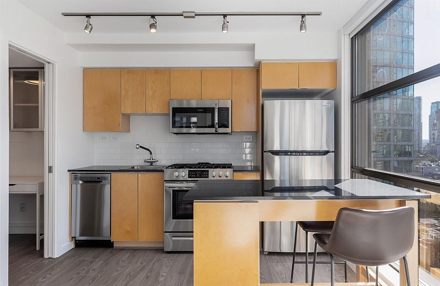 1801 989 Beatty Street