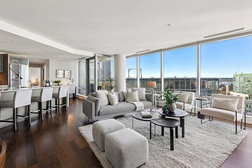 3309 1111 Alberni Street