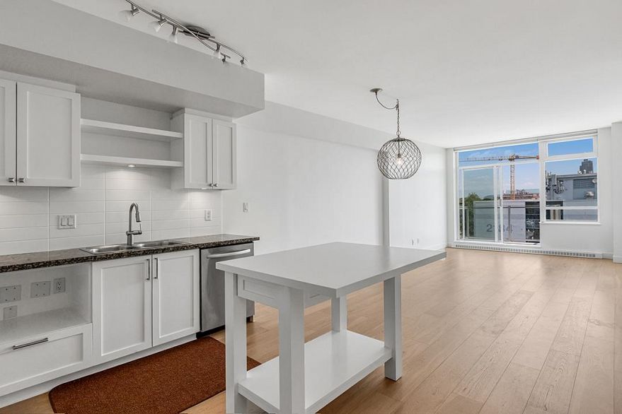 PH802 2228 W Broadway