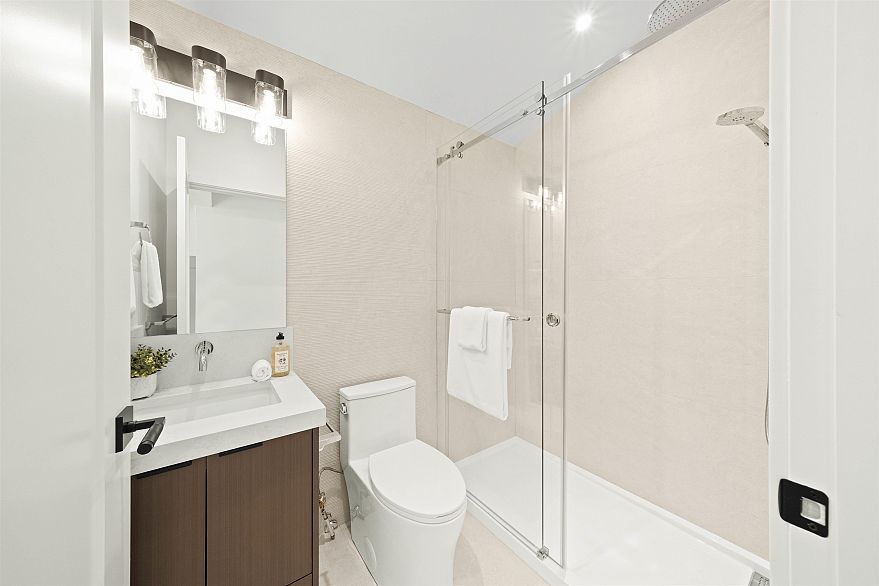 2 3466 W 22nd Avenue