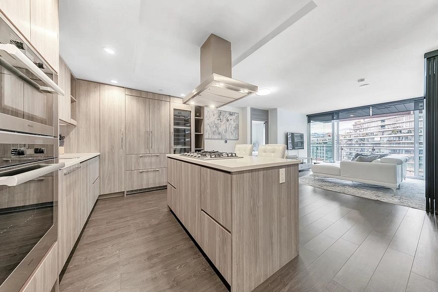 1008 1768 Cook Street