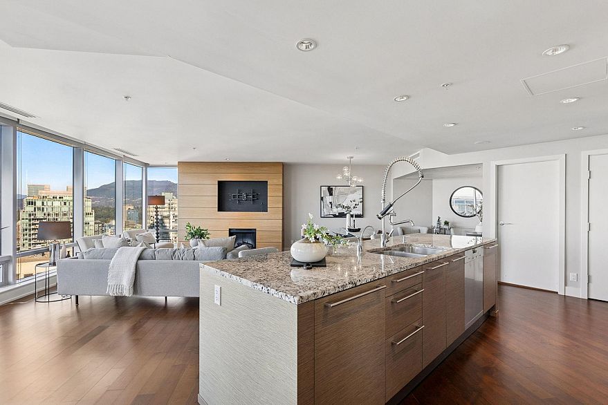 3309 1111 Alberni Street