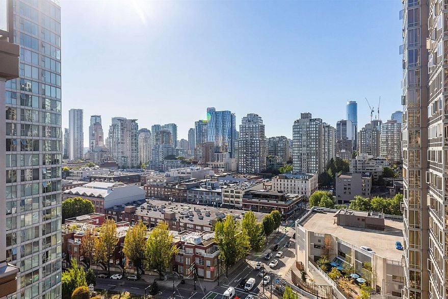 1801 989 Beatty Street