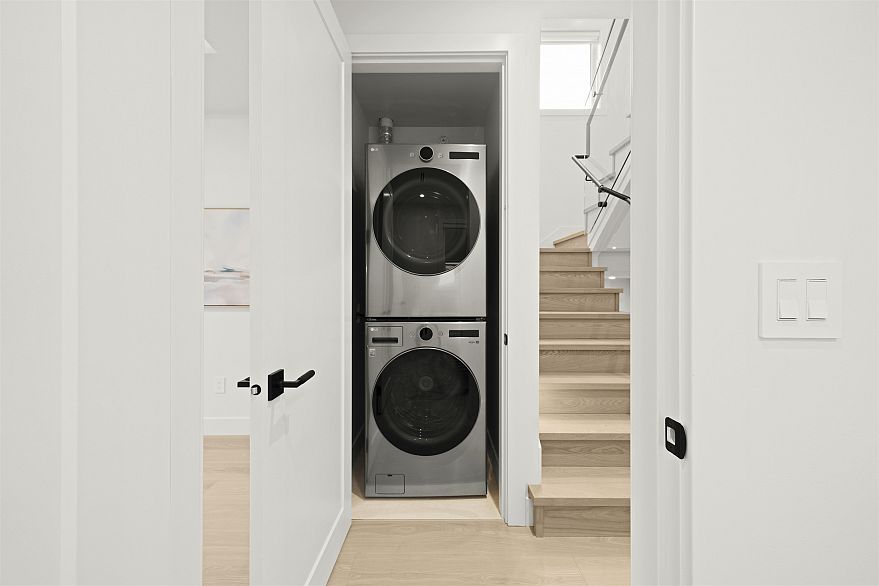 1 3466 W 22nd Avenue