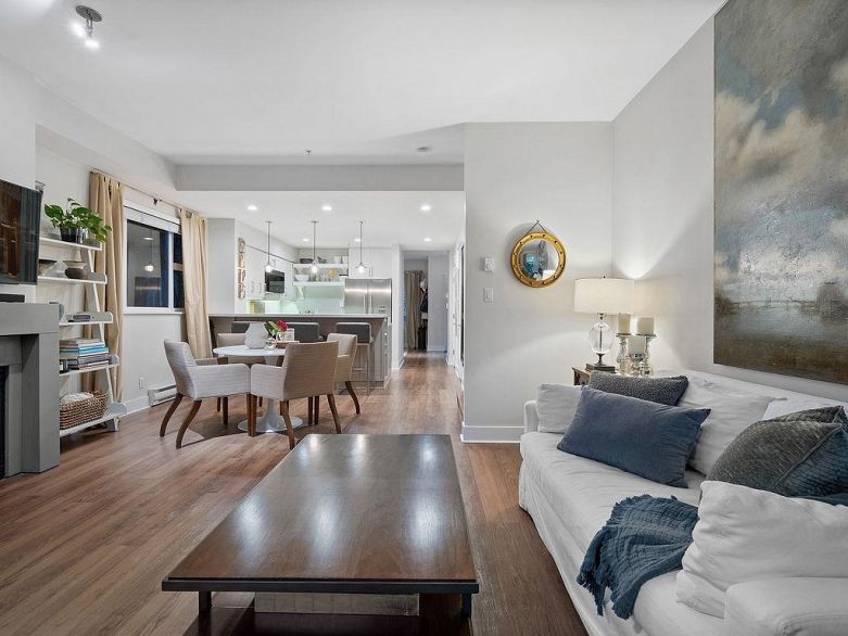 361 5790 East Boulevard