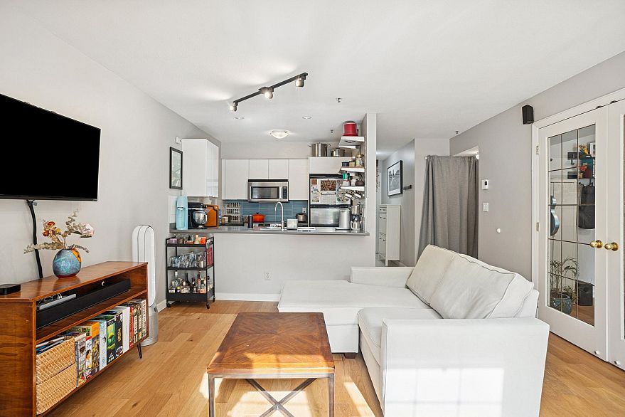 103 3199 Willow Street