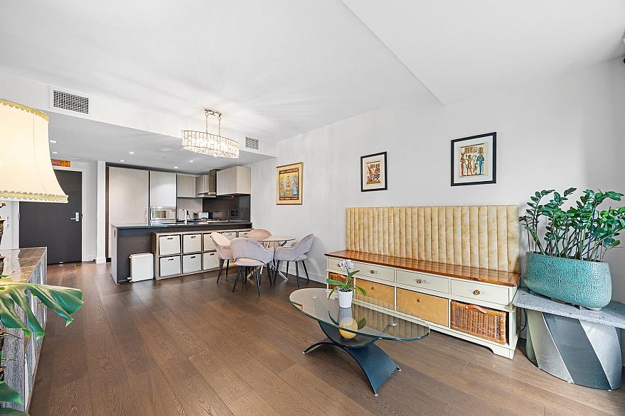 305 1571 W 57th Avenue