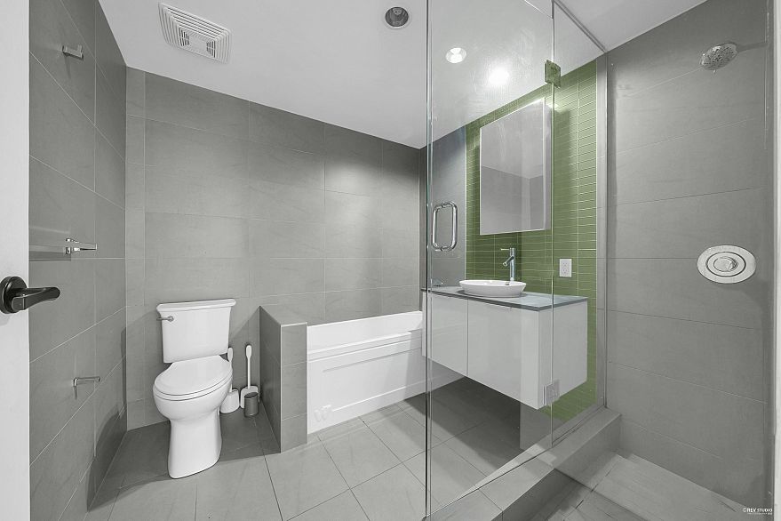 1707 108 W Cordova Street