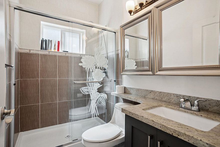 5187 Sherbrooke Street