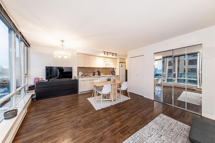 1606 233 Robson Street