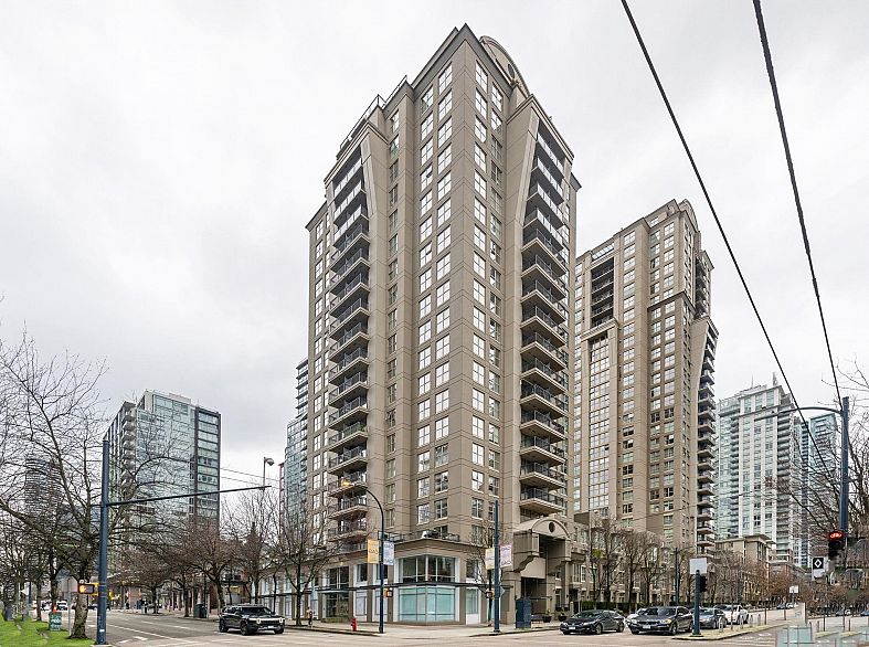 2002 989 Richards Street