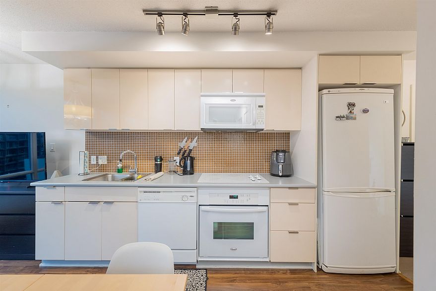 1606 233 Robson Street